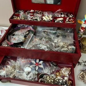 LIVE SHOW NOTIFICATION 📣 New inventory 🙋‍♀️🎁💙